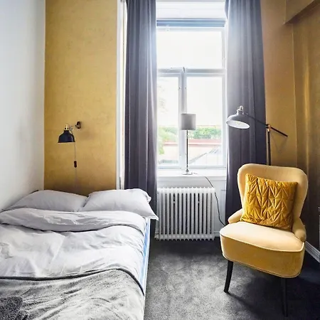 Eight Rooms-3